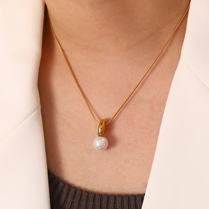 Aria Gold Pearl Pendant Necklace